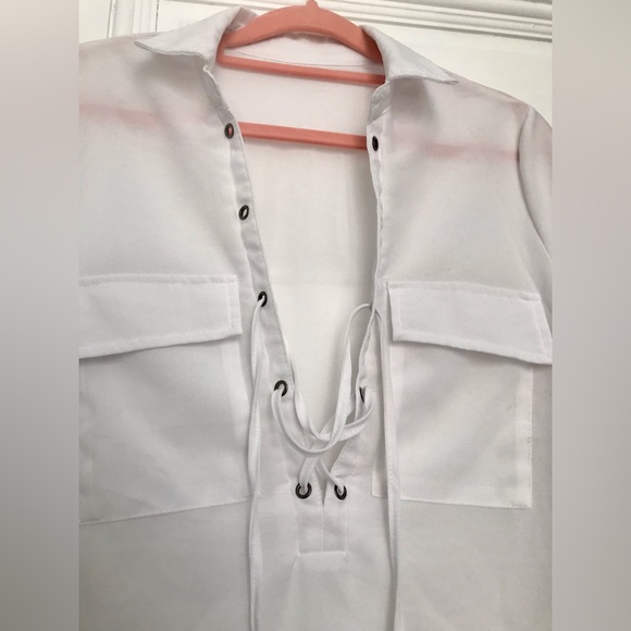 White Summer Lightweight Shirt in size (S) Front Pockets & Strappy Front Tye - Picture 2 of 4